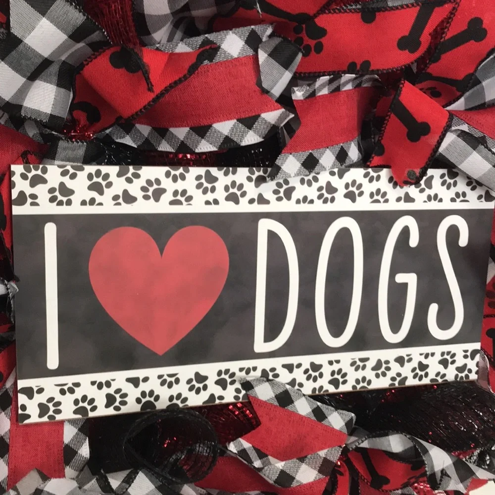 Hand Crafted “I ❤️ Dogs” Pets Mesh Wreath - Picture 2 of 5